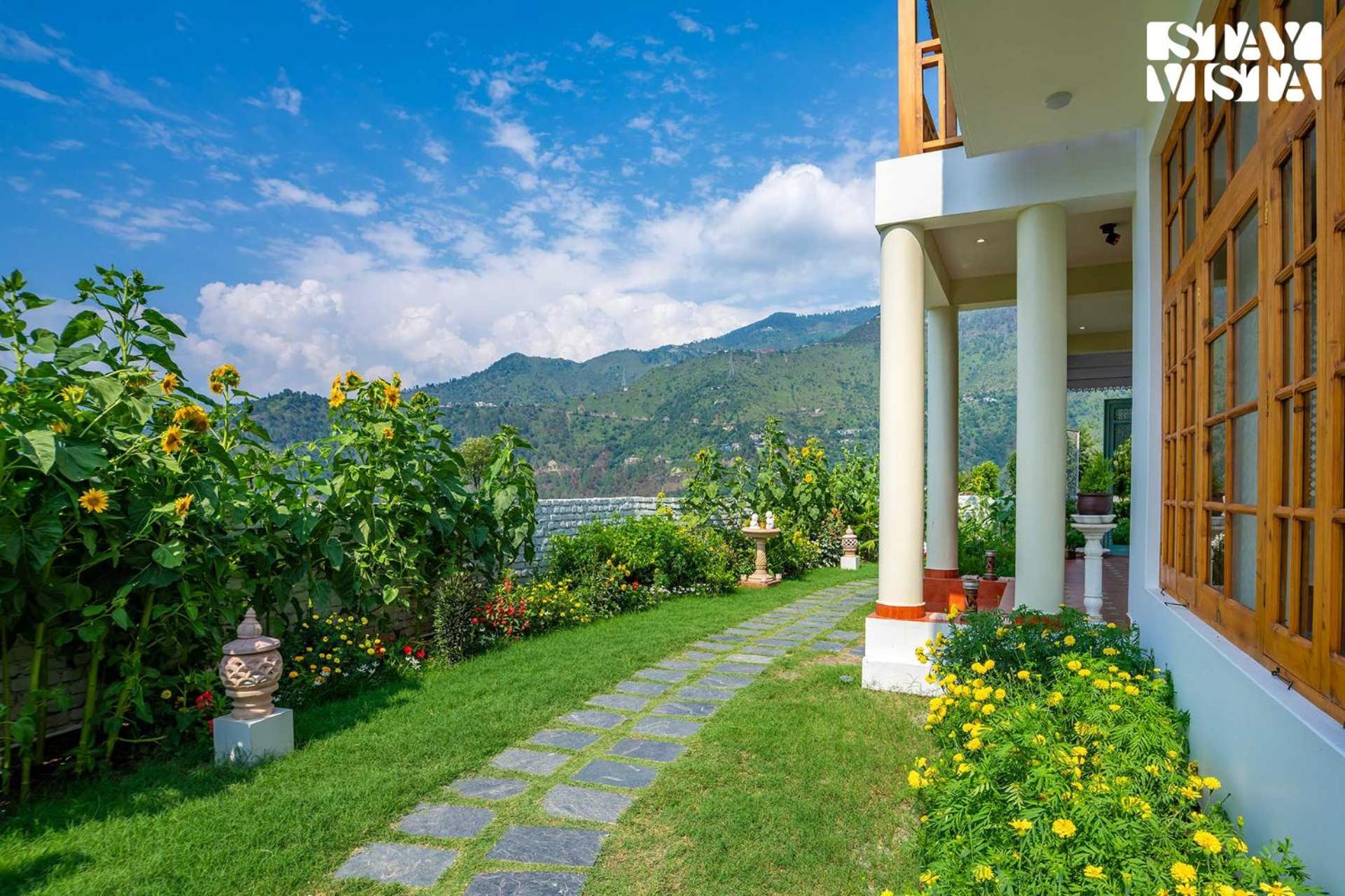 Stayvista At The Oakridge 4 Bhk Villa In Dharamshala With Jacuzzi & Balcony Chamba (Himachal Pradesh) Exterior photo