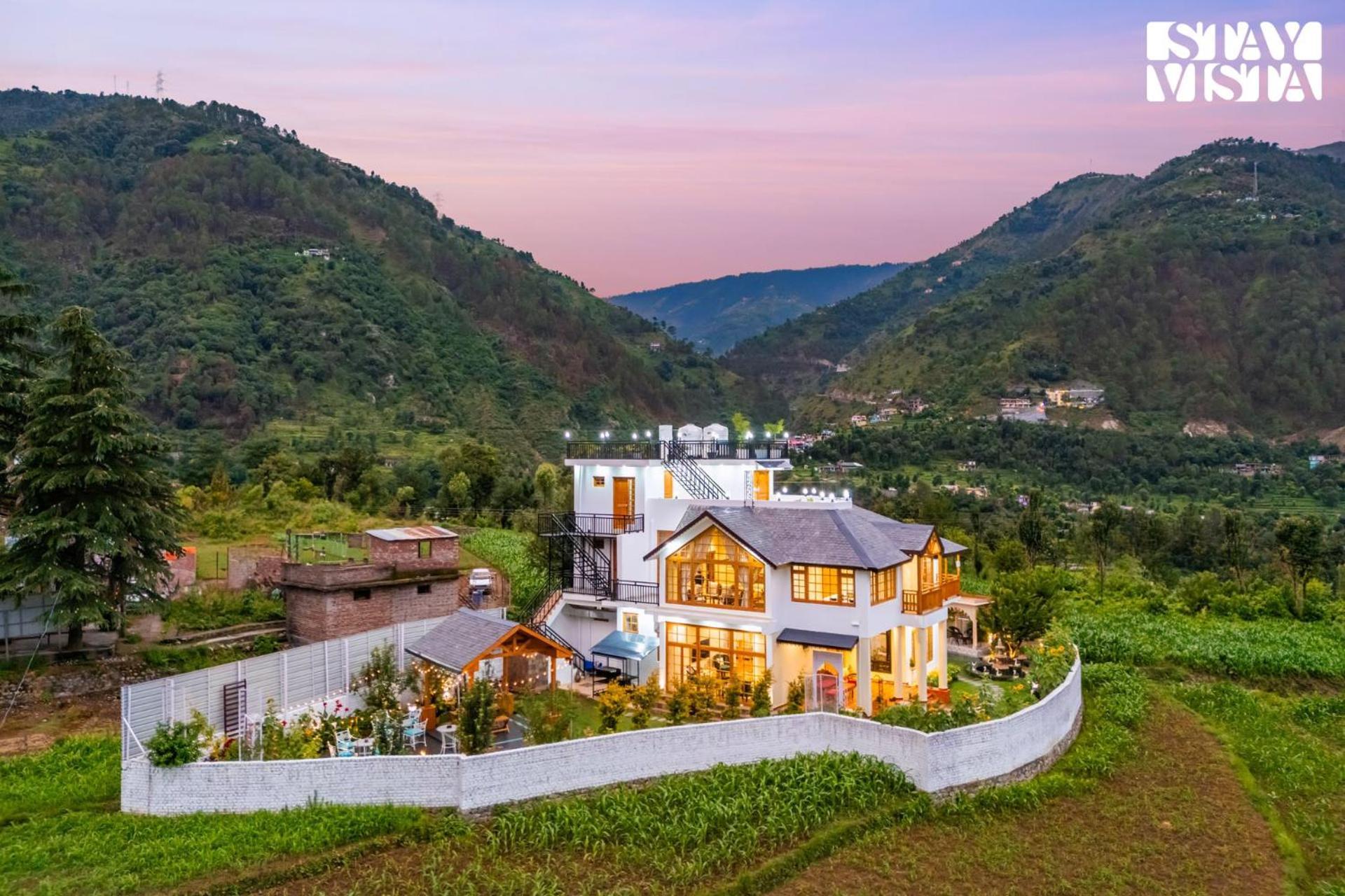 Stayvista At The Oakridge 4 Bhk Villa In Dharamshala With Jacuzzi & Balcony Chamba (Himachal Pradesh) Exterior photo