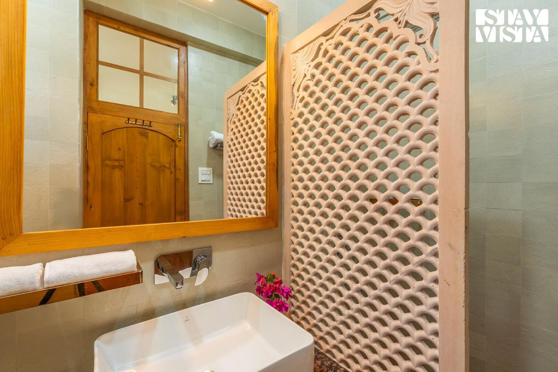 Stayvista At The Oakridge 4 Bhk Villa In Dharamshala With Jacuzzi & Balcony Chamba (Himachal Pradesh) Exterior photo